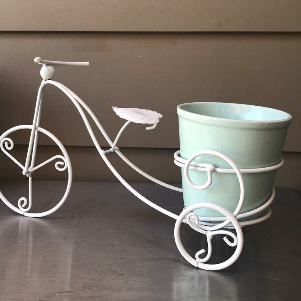 Bicycle Planter With Pot 🌷New - Picture 3 of 12